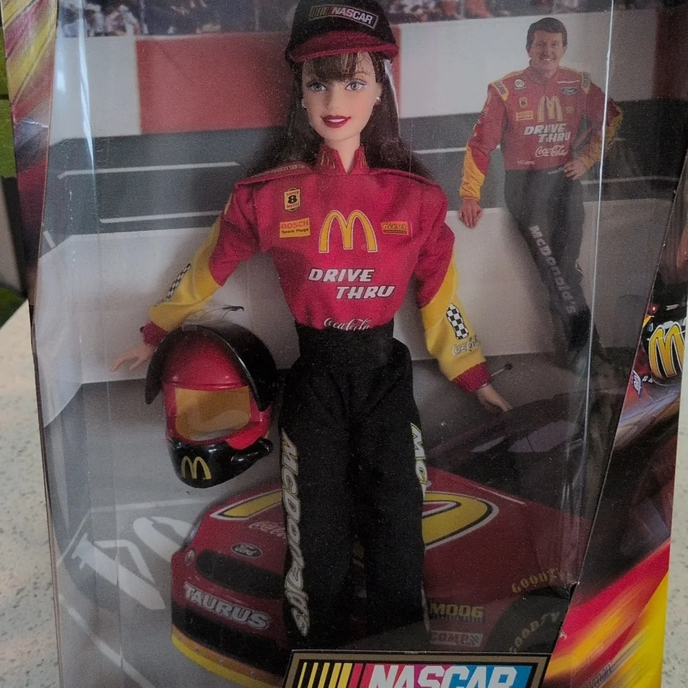Barbie NASCAR Official #94 Doll - Red and Black Outfit 1999 Collector Edition - Picture 6 of 7